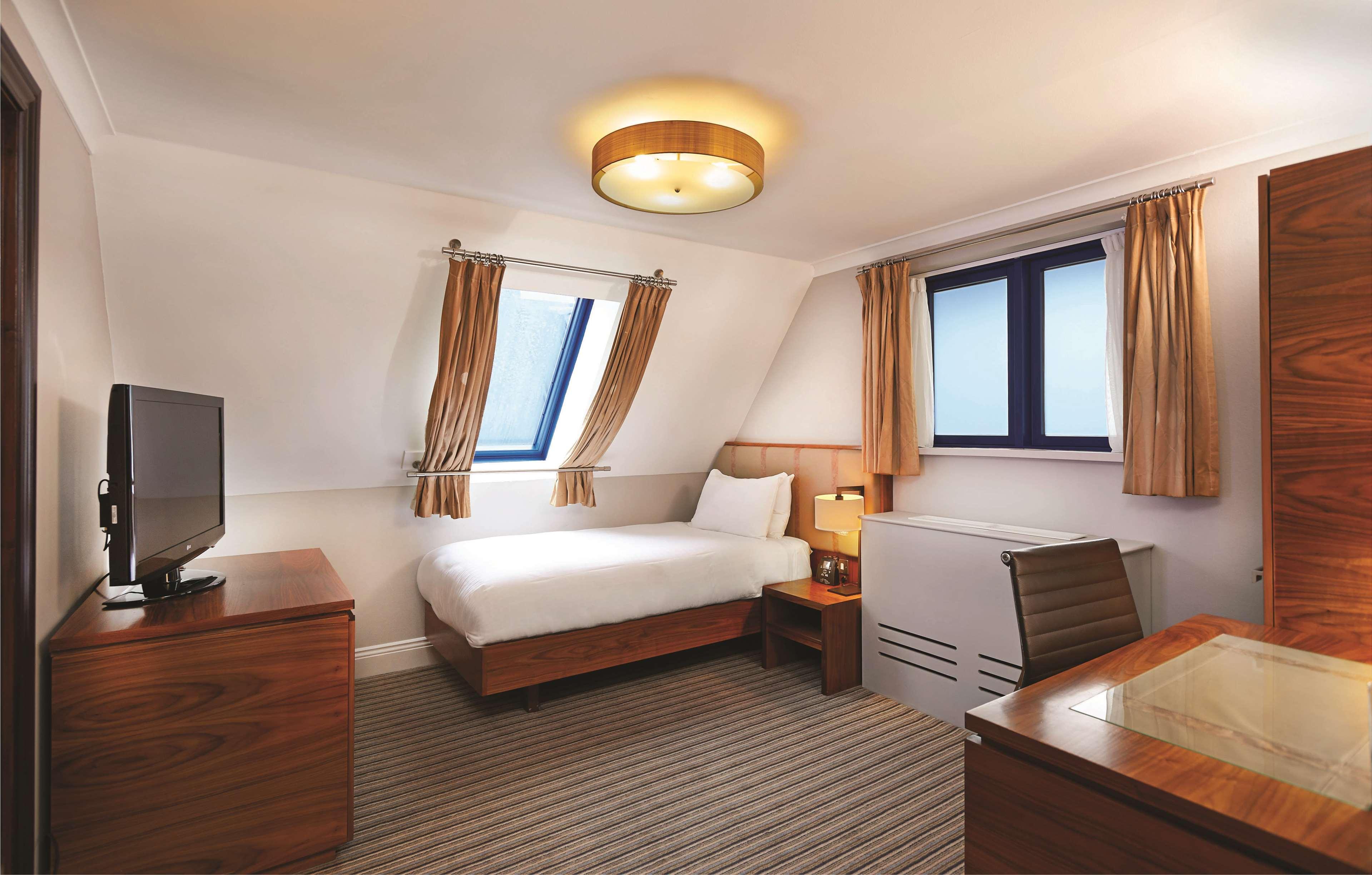 Doubletree By Hilton London - Docklands Riverside Экстерьер фото