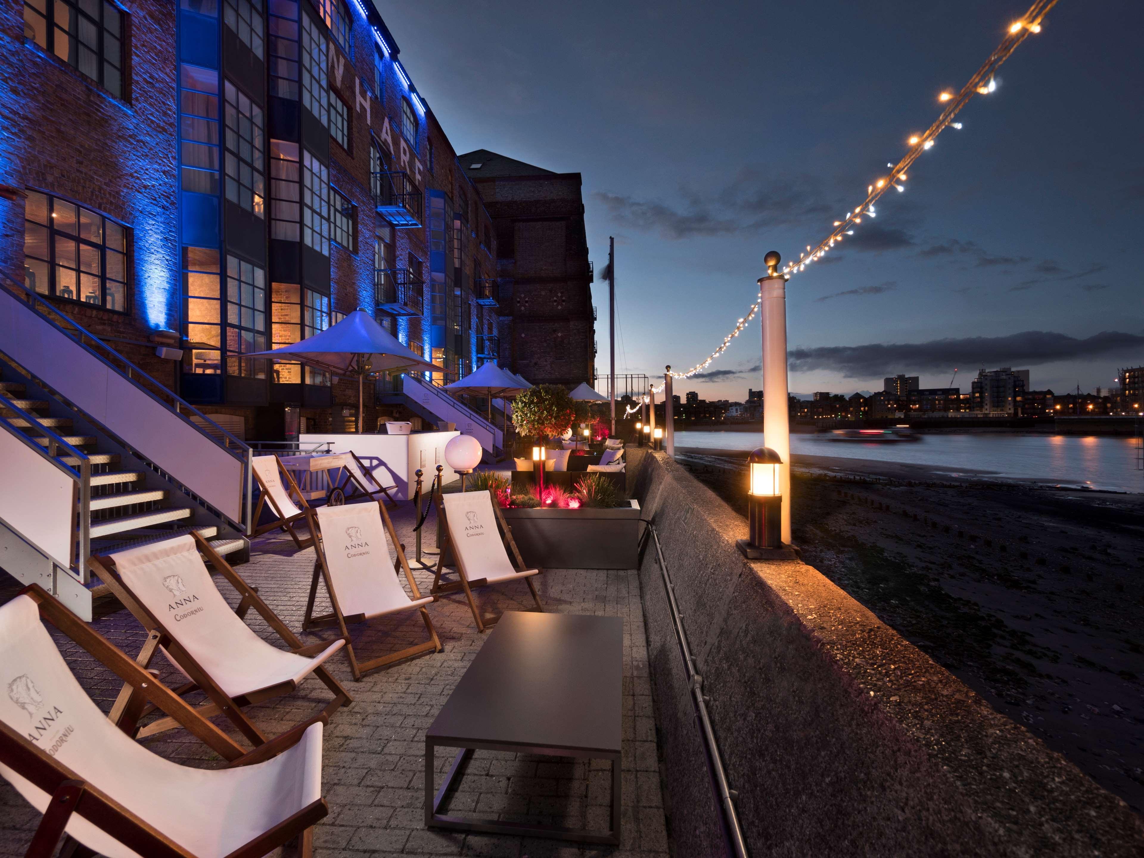 Doubletree By Hilton London - Docklands Riverside Экстерьер фото