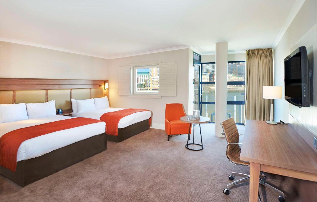 Doubletree By Hilton London - Docklands Riverside Экстерьер фото